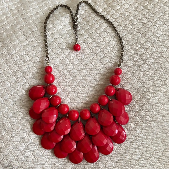 Red statement necklace - Picture 1 of 3
